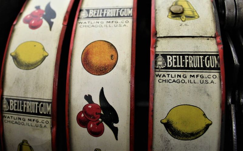 Primul fruit machine guma de mestecat Operators Bell